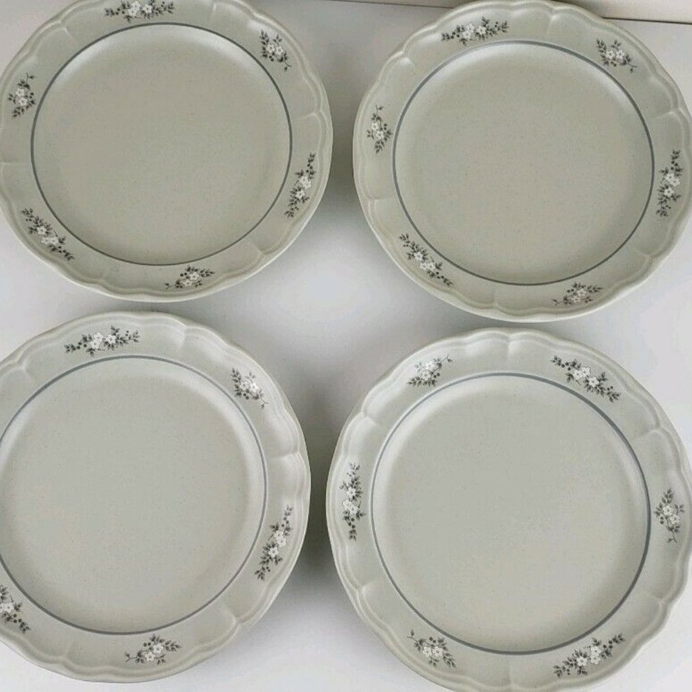 4 Pfaltzgraff HEIRLOOM Dinner Plate Stoneware 10"